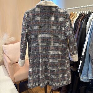 Aimegie window pane coat